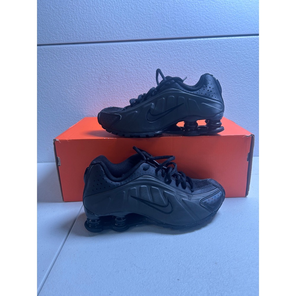 Nike Shox R4 Triple Black 4.5Y #3184